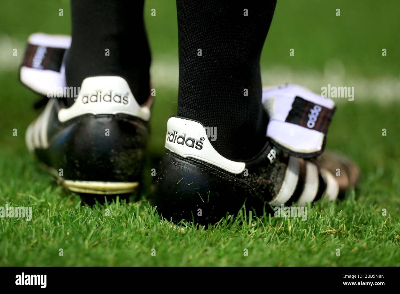 Vue détaillée des chaussures de football Adidas Banque D'Images