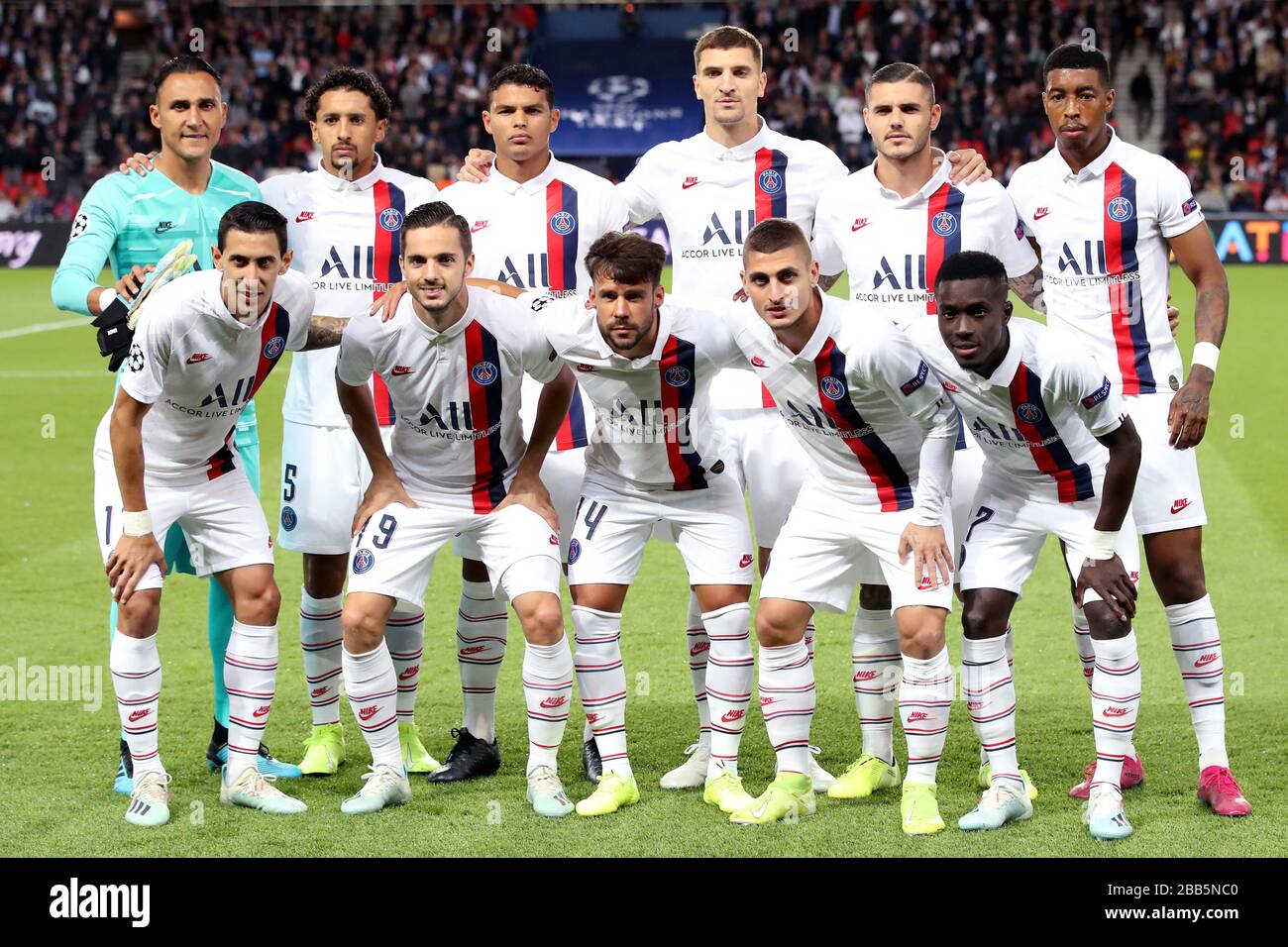 L'équipe de Paris Saint Germain se trouve en tête du match (de gauche à droite) le gardien de but Keylor Navas, Aoas Correa Marquinhos, Thiago Silva, Thomas Meunier, Mauro Icardi et Presnel Kimpembe (de gauche à droite) Angel Di Maria, Pablo Sarabia, Juan Bernat, Marco Verratti et Idrissa Gueye Banque D'Images