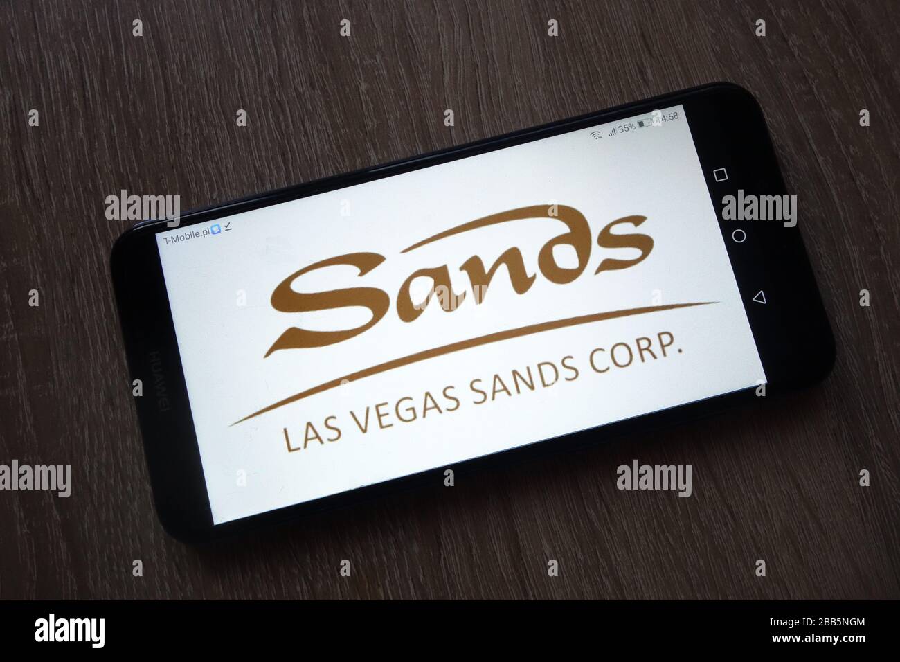 Logo Las Vegas Sands Corporation affiché sur le smartphone. Las Vegas Sands Corporation est une société américaine de casino et de villégiature Banque D'Images