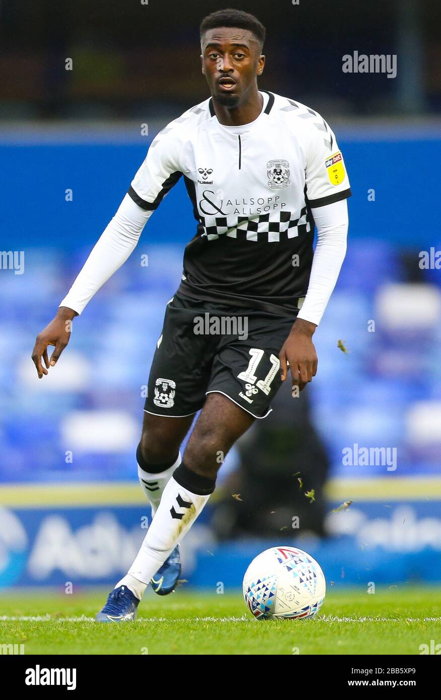 Jordy Hiwula de Coventry City lors de la Sky Bet League One au stade St Andrews. Banque D'Images