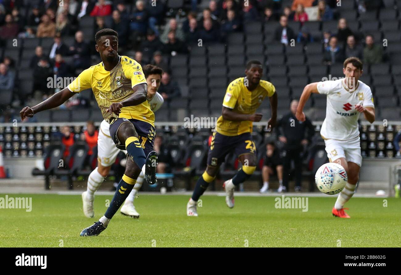 Jordy Hiwula de Coventry City a une pénalité économisée Banque D'Images