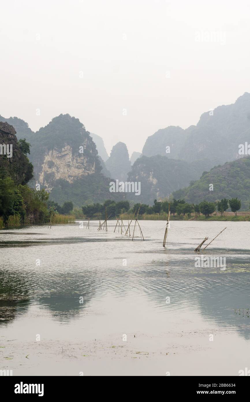 Vietnam Trang An Landscape Complex - Massif De Limestone (Karst) De Trang An Dans La Province De Ninh Binh Du Nord Vietnam, Asie Du Sud-Est. Banque D'Images