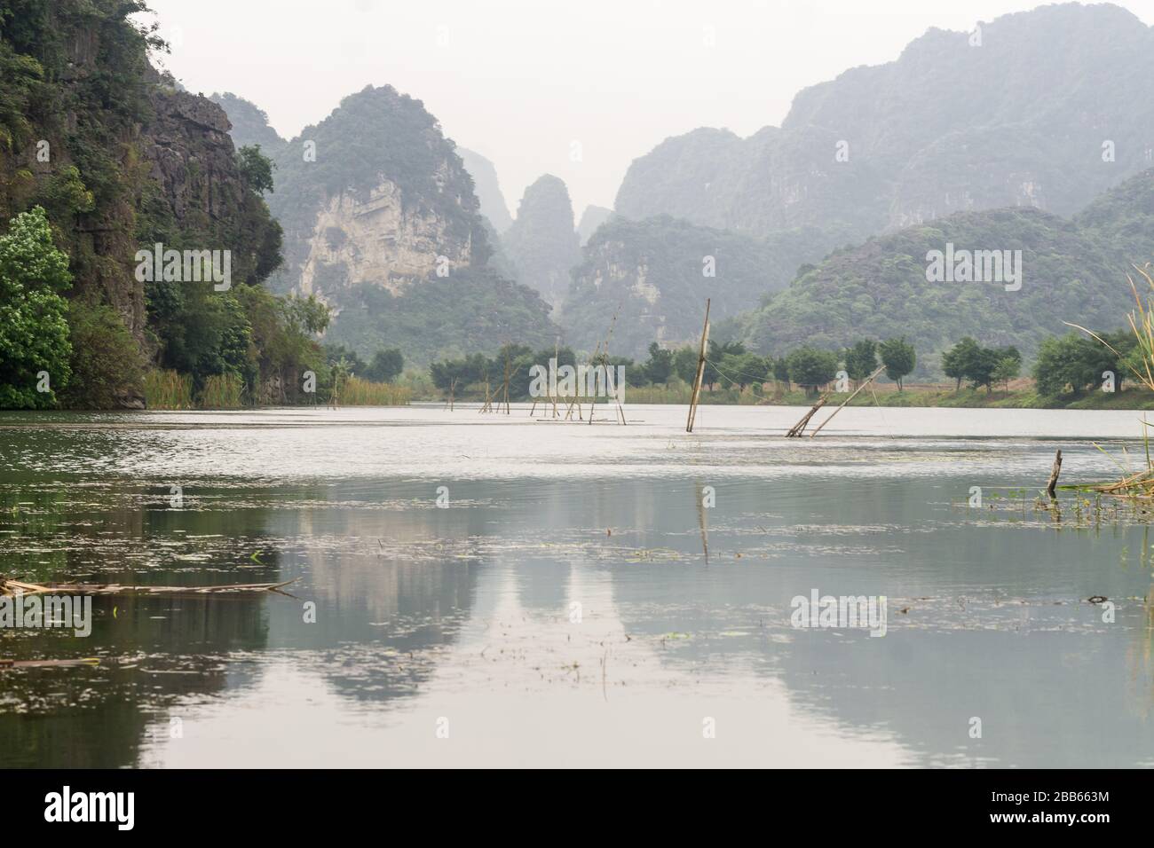 Vietnam Trang An Landscape Complex - Massif De Limestone (Karst) De Trang An Dans La Province De Ninh Binh Du Nord Vietnam, Asie Du Sud-Est. Banque D'Images