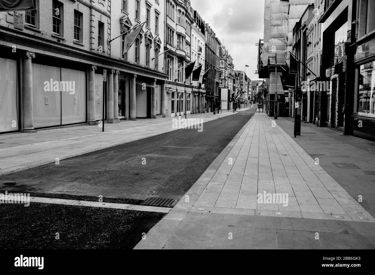Londres, Royaume-Uni, 28 mars 2020. Bond Street de Londres, au cœur du commerce de détail de Londres, s'arrête à la suite de la campagne du gouvernement visant à freiner la théspead de Covid 19. Bond Street est une grande destination commerçante avec des magasins de luxe haut de gamme dans le West End de Londres. Photo de Mike Abrahams / Alay Banque D'Images