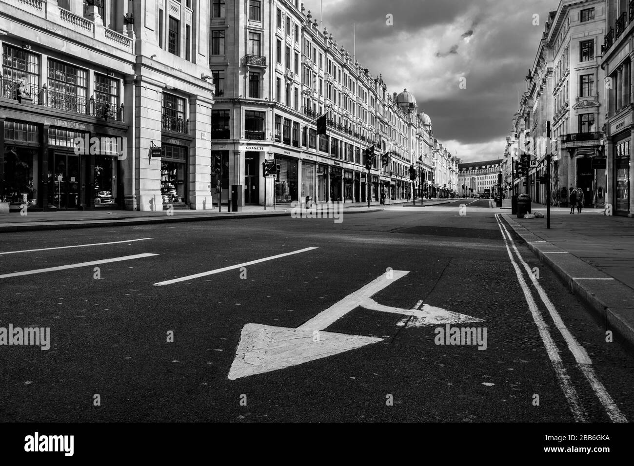 Londres, Royaume-Uni, 28 mars 2020. Regent Street de Londres, au cœur du commerce de détail de Londres, a fermé ses portes suite à la campagne du gouvernement visant à freiner la théspead de Covid 19. Regent Street est une grande rue commerçante du West End de Londres. Photo de Mike Abrahams / Alay Banque D'Images