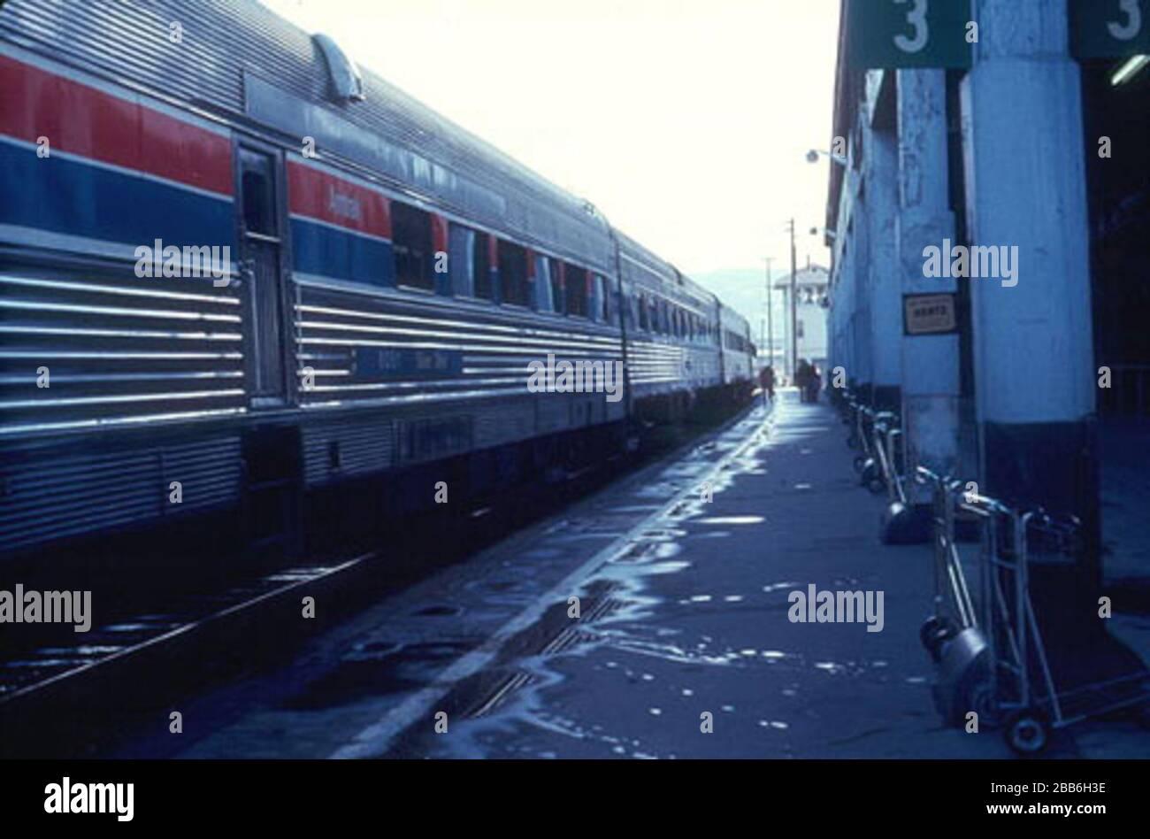 'English Un train Amtrak non identifié à la gare de la 16ème rue en