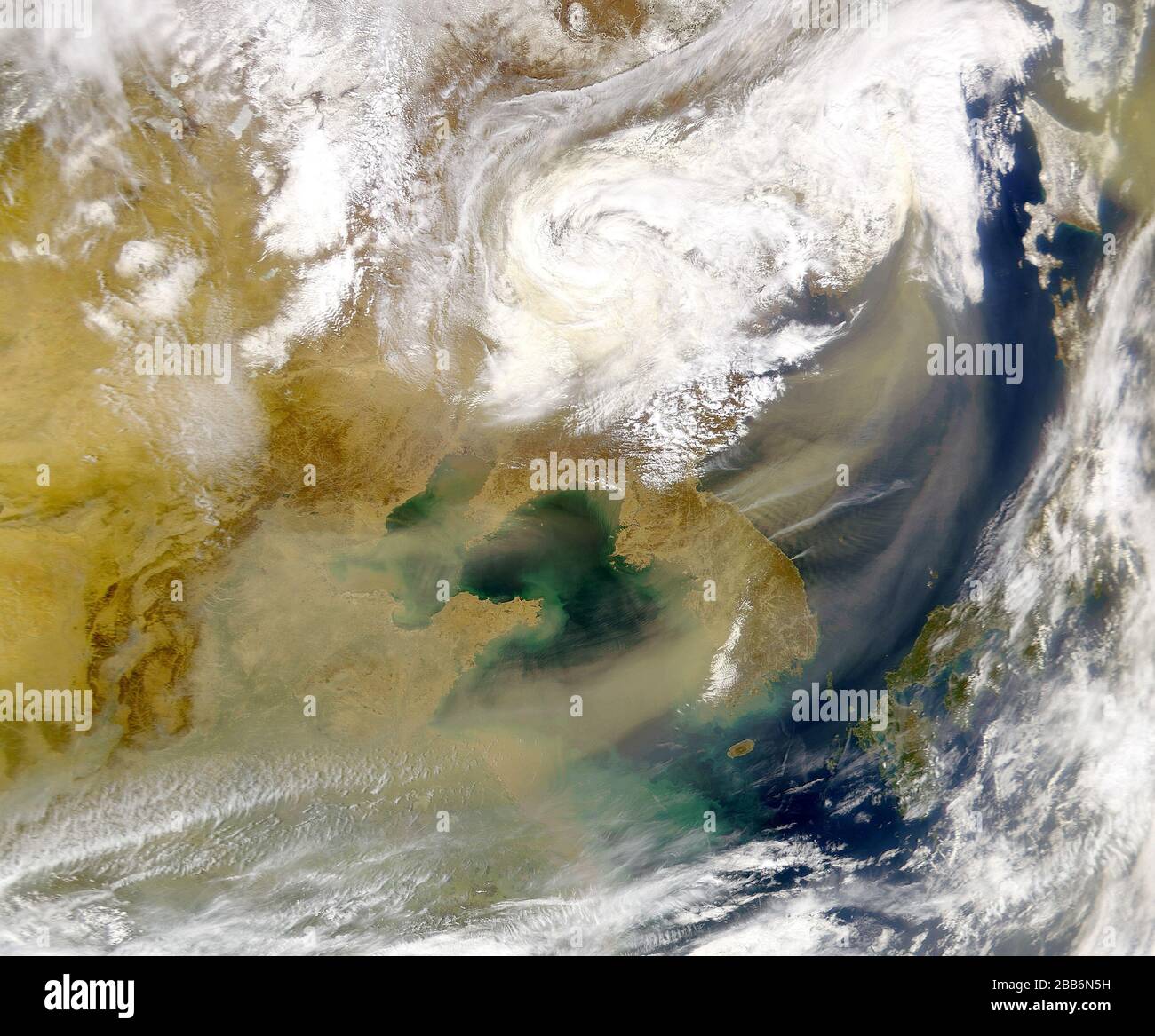 English Image Satellite De L Asie De L Est La Tempete De Poussiere Frappe La Chine La Coree Le Japon 日本語 東アジアの衛星画像 黄砂の砂嵐が中国 韓国 日本を襲っている 7 Avril 00 Nasa Page Nasa Photo Stock Alamy