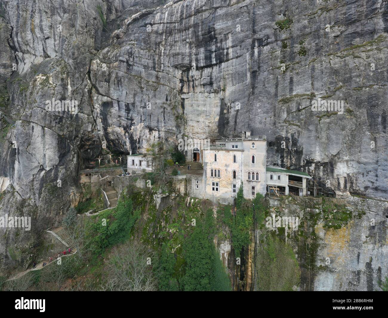 Vue aérienne de la Grotte de Maria Magdalena en France, Plan d'Aups, le massif St.Baum, parfum Saint, lieu célèbre parmi les croyants religieux, le Banque D'Images