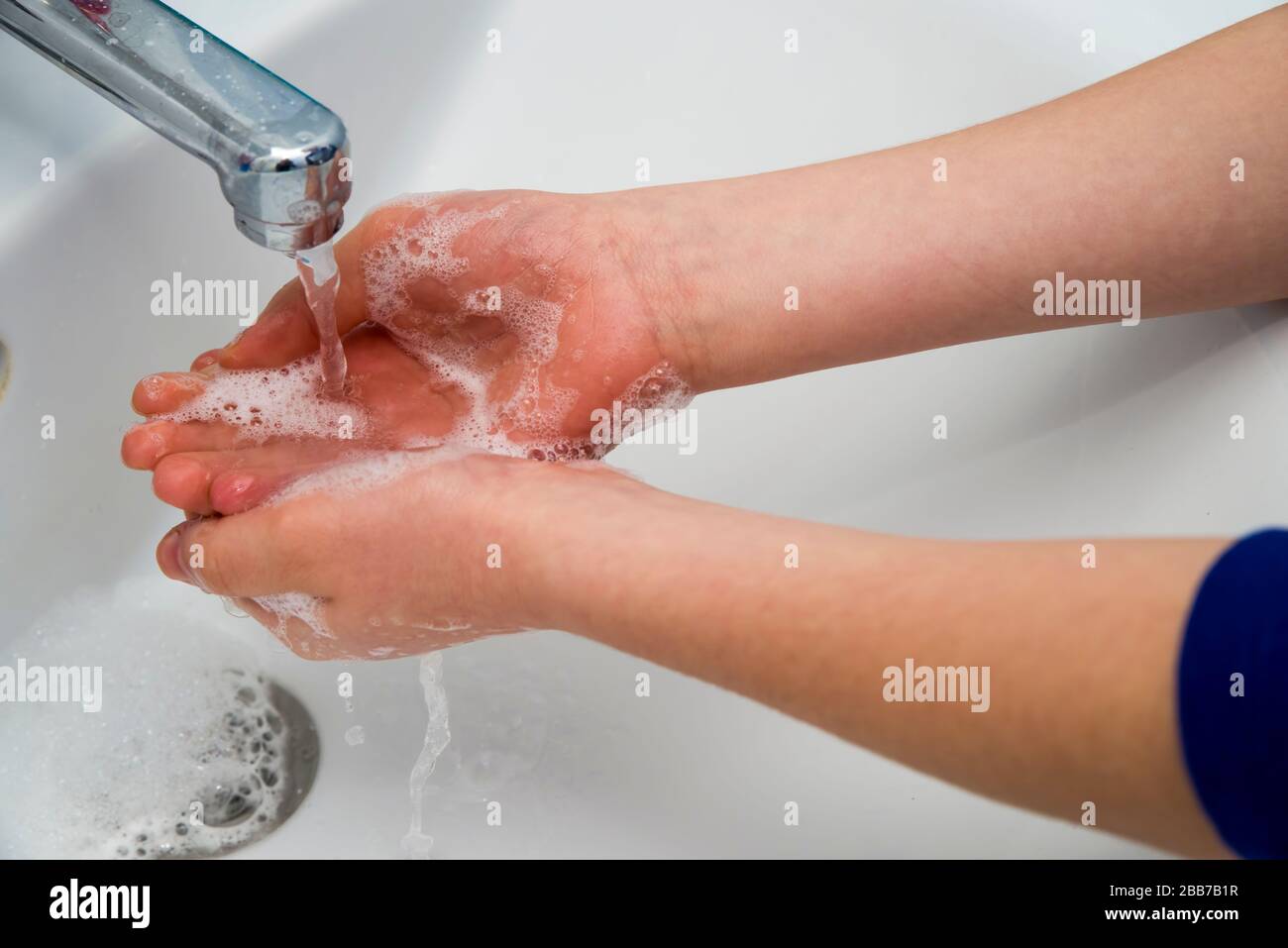 Prévention de la pandémie de coronavirus, lavage des mains au savon Banque D'Images