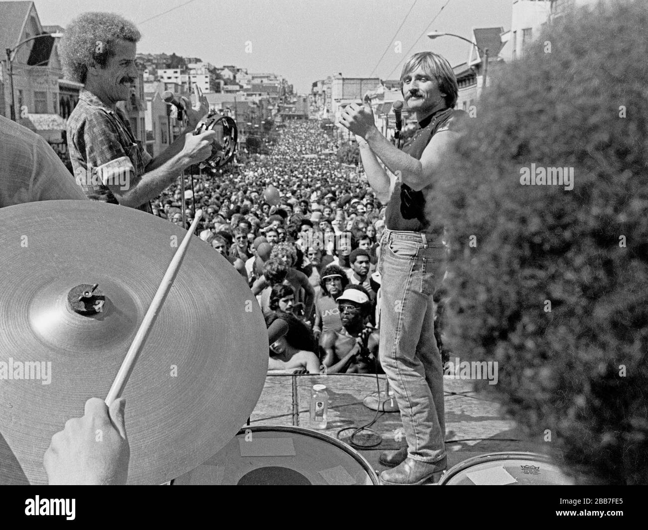 Un groupe de rock se produit sur scène au Castro Street Fair le 08/14/1977. San Francisco, Californie Banque D'Images