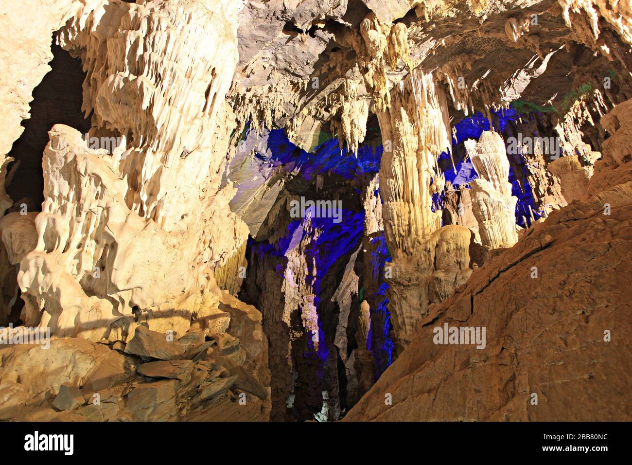 La quatrième plus grande grotte au monde, Phu Pha Phet Cave, est située dans le district de Manang, province de Satun, Thaïlande Banque D'Images