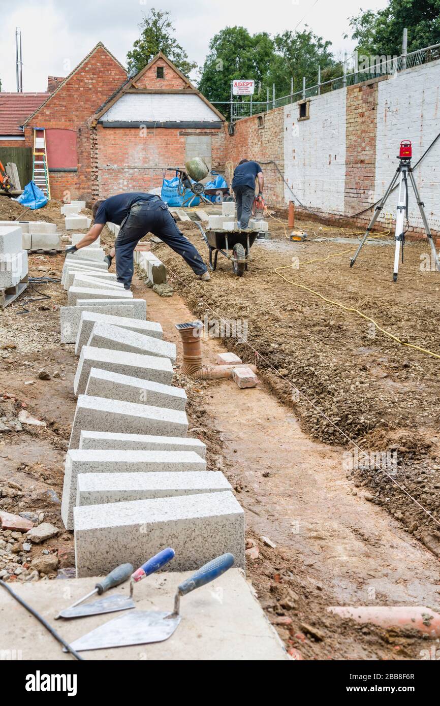 BUCKINGHAM, Royaume-Uni - 22 septembre 2016. Brise blocs et fondations sur un site de construction, la reconstruction et la conversion des dépendances dans une maison d'époque britannique Banque D'Images