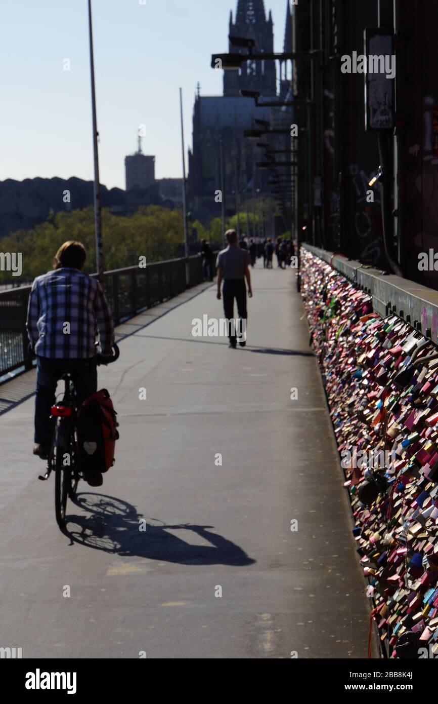 Liebesschlösser Auf Der Hohenzollernbrücke, Köln, Nordrhein-Westfalen, Deutschland Banque D'Images