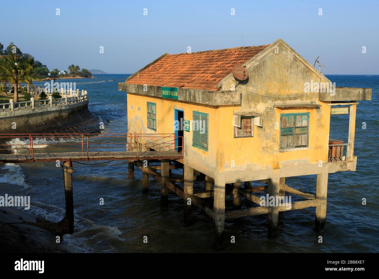 Point de contrôle de l'immigration sur la rivière Cai, Nha Trang City, Vietnam, Asie Banque D'Images