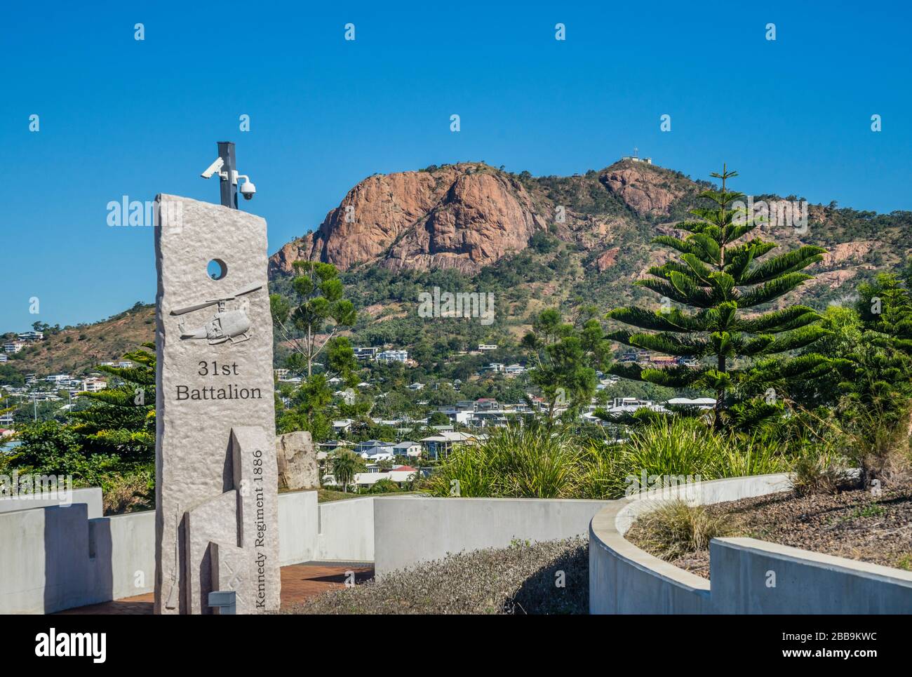 mémorial de Kissing point Fortification avec vue sur Castle Hill, banlieue de Townsville, quartier nord, Townsville, Australie Banque D'Images