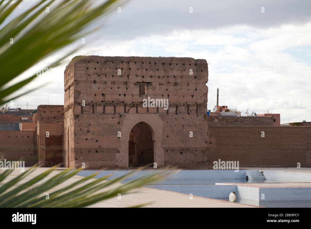 Le Palais El Badi est une attraction touristique majeure de Marrakech ainsi qu'un espace d'exposition; le Minbar de la mosquée Kutubiyya est exposé ici. Banque D'Images