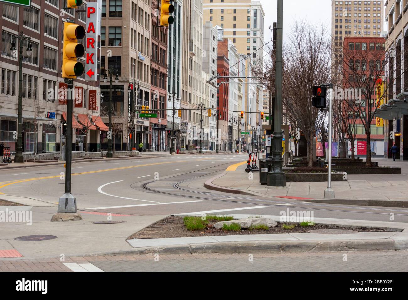 Detroit, Michigan, États-Unis. 30 mars 2020. Le centre-ville de Detroit est presque déserté un lundi matin en raison de la crise du coronavirus. Crédit: Jim West/Alay Live News Banque D'Images