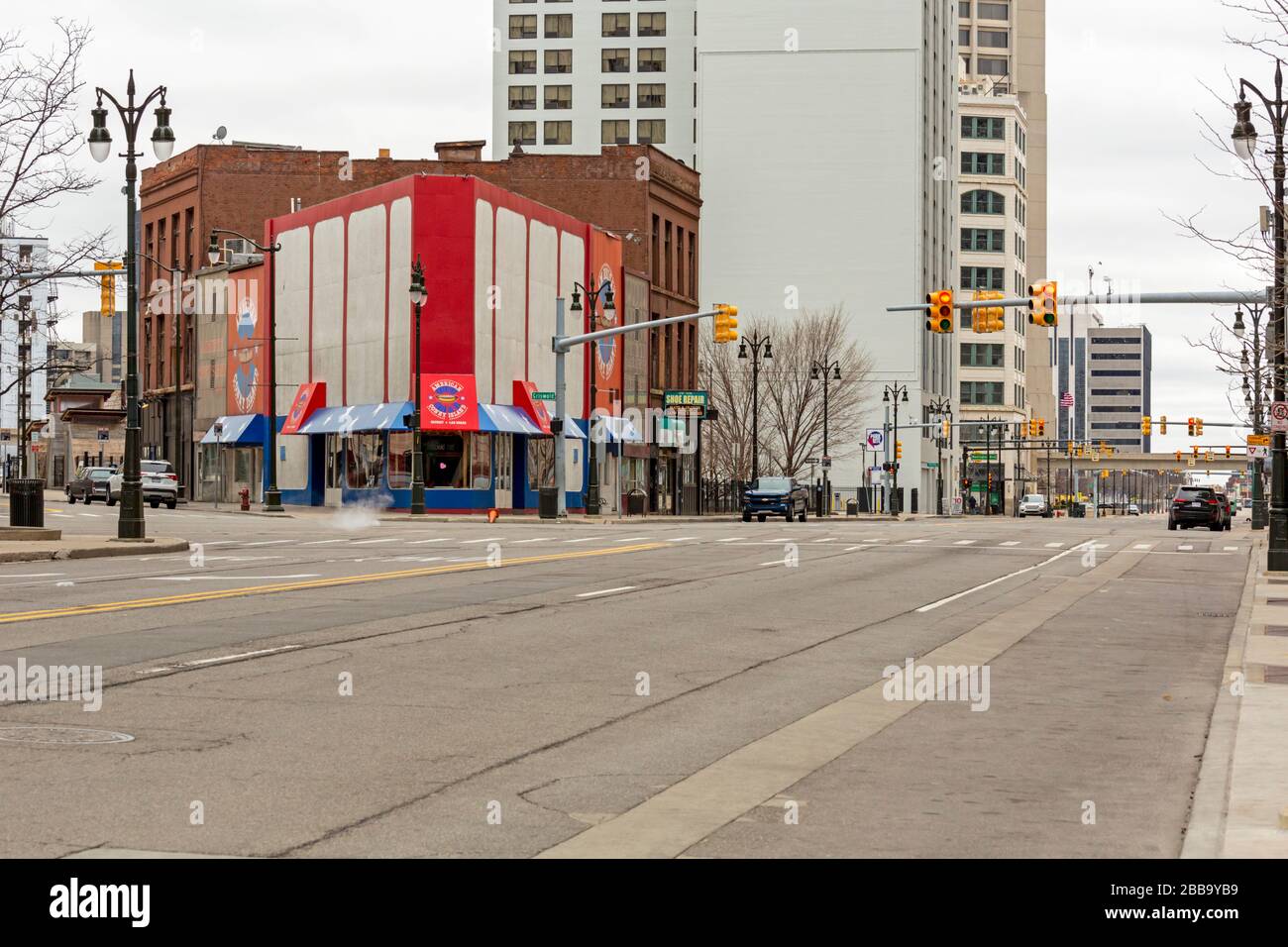 Detroit, Michigan, États-Unis. 30 mars 2020. Le centre-ville de Detroit est presque déserté un lundi matin en raison de la crise du coronavirus. Crédit: Jim West/Alay Live News Banque D'Images