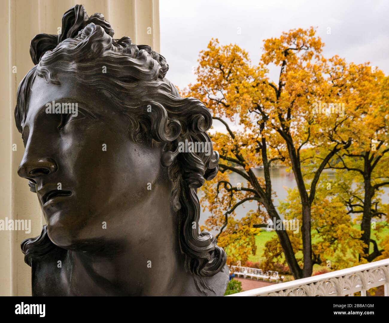 Sculpture classique de tête féminine, Cameron Gallery, Catherine Park, Tsars Village, Pushkin, Fédération de Russie Banque D'Images