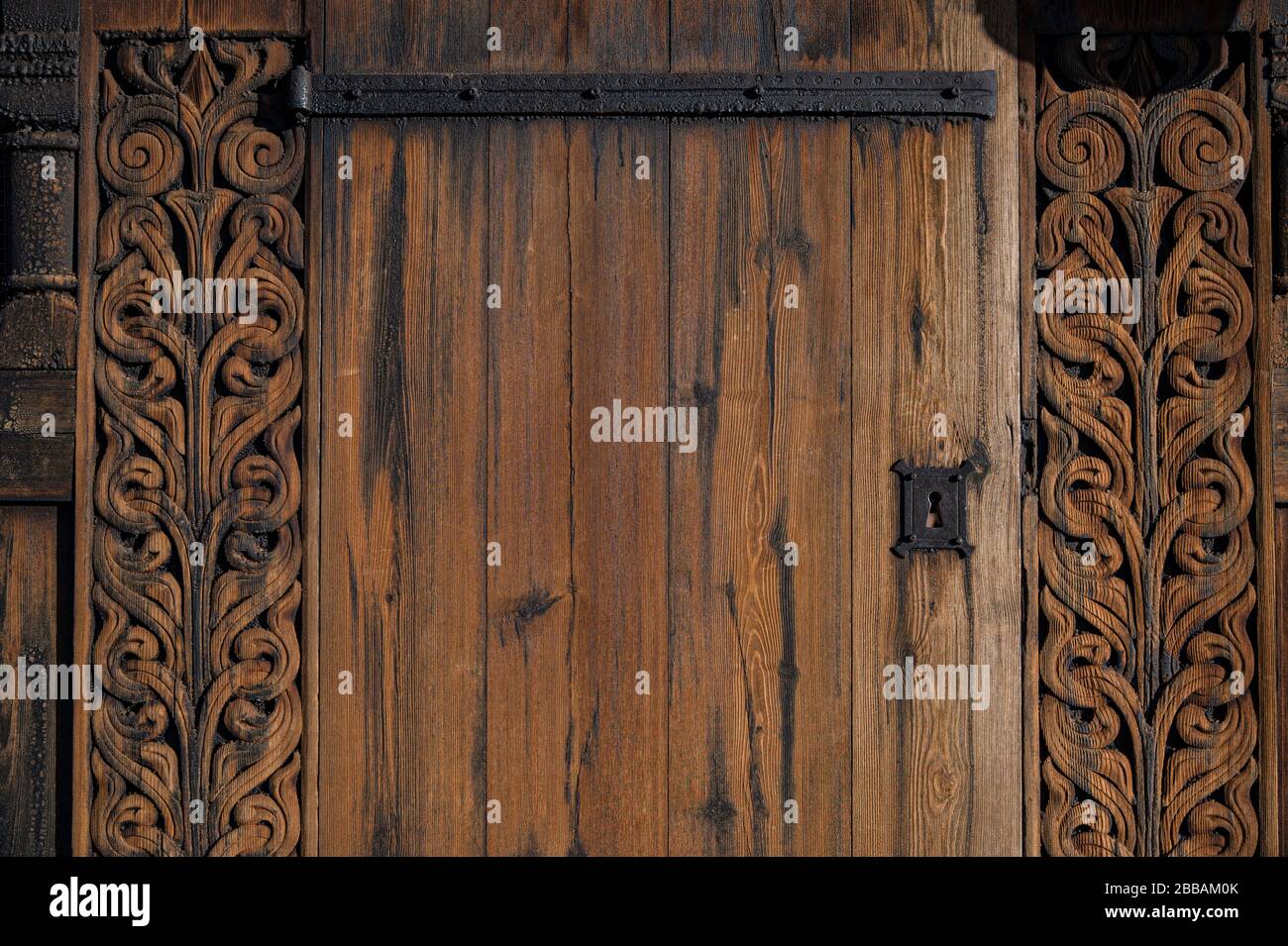 Porte sur l'église Heddal Stave en Norvège Banque D'Images