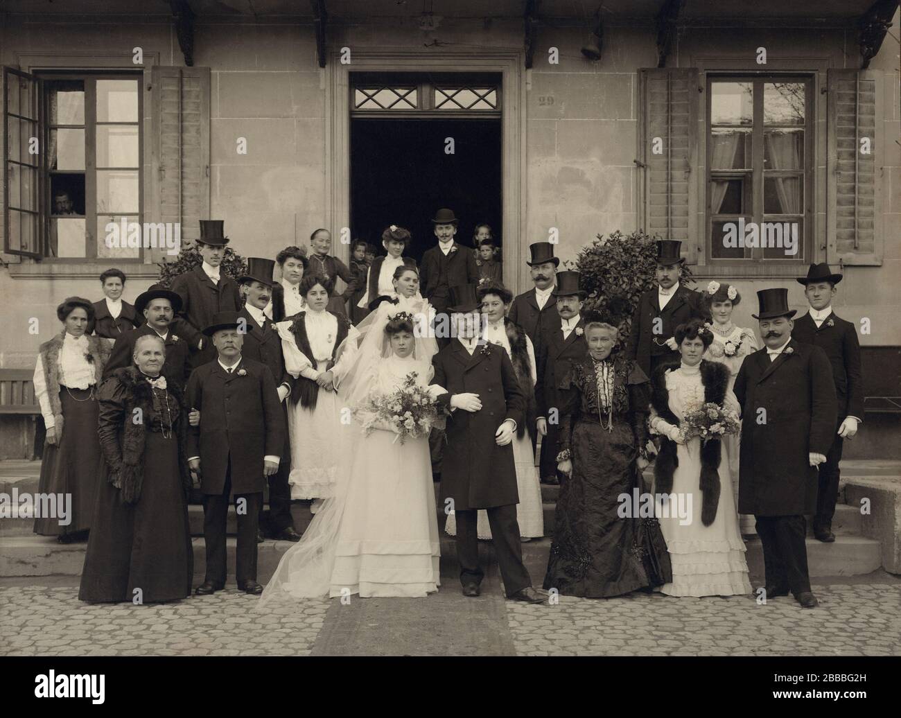 1906 , 30 novembre , Burgdorf , Suisse : MARIAGE dans la famille Sangenthal  . Photo de L. Bechstein , Burgdorf - MATRIMONIO - NOZZE - abito da SPOSA - robe  DE