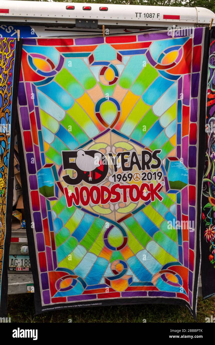 50 ans de Woodstock (1969-2019) : marchandises vendues à Bethel, New York en attente de 'Woodstock 2019' Banque D'Images