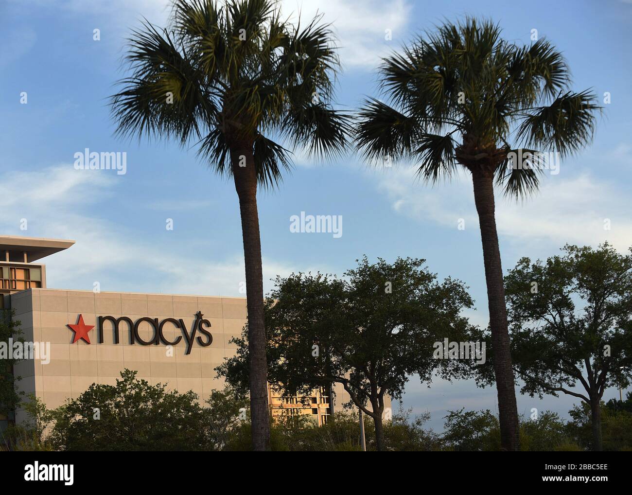 Le 30 mars 2020 - Orlando, Floride, États-Unis - un magasin Macy est vu le 30 mars 2020 à Orlando, en Floride, comme l'entreprise l'a annoncé, il ronge la plupart de ses 125 000 employés en raison de la pandémie de coronavirus qui a fait des ventes irrécupérables et a forcé la fermeture des magasins. (Paul Hennessy/Alay) Banque D'Images