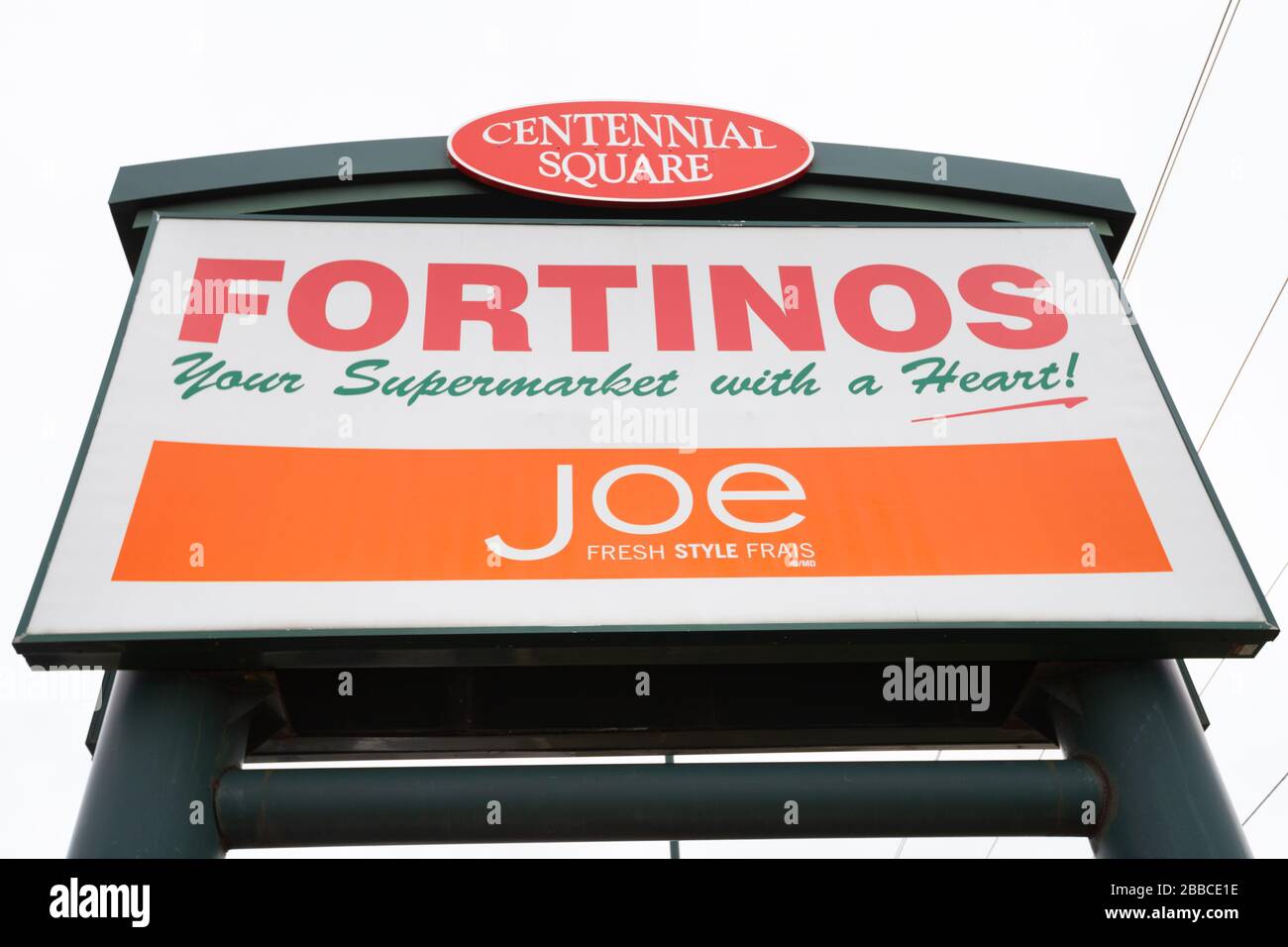Panneau indiquant l'épicerie Fortinos. Fortinos est une chaîne de supermarchés canadienne. Banque D'Images