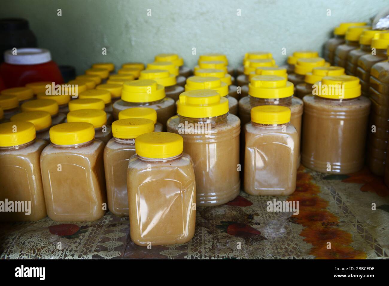 Miel sauvage éthiopien vendu à Kush-Kush, Ethiopie. Banque D'Images