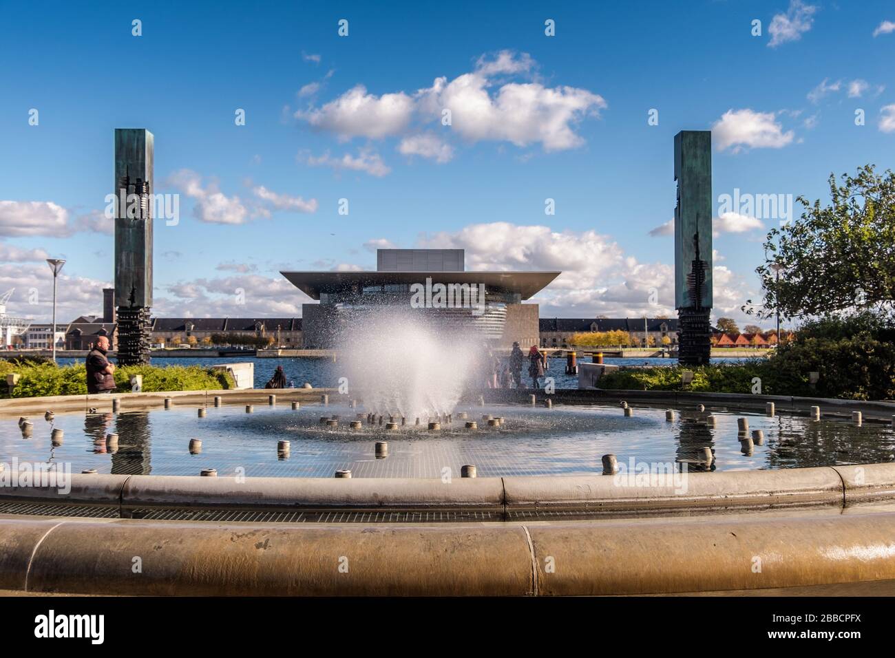 Amaliehaven (le jardin Amalie) avec fontaine et vue sur l'opéra près du palais royal d'Amalienborg à Toldbodgade, Copenhague, Danemark Banque D'Images