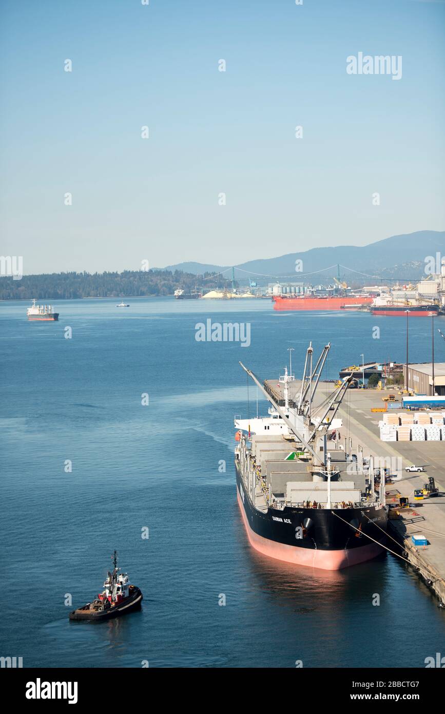 Cargo en vrac et remorqueurs à North Vancouver (Colombie-Britannique), Canada. Banque D'Images