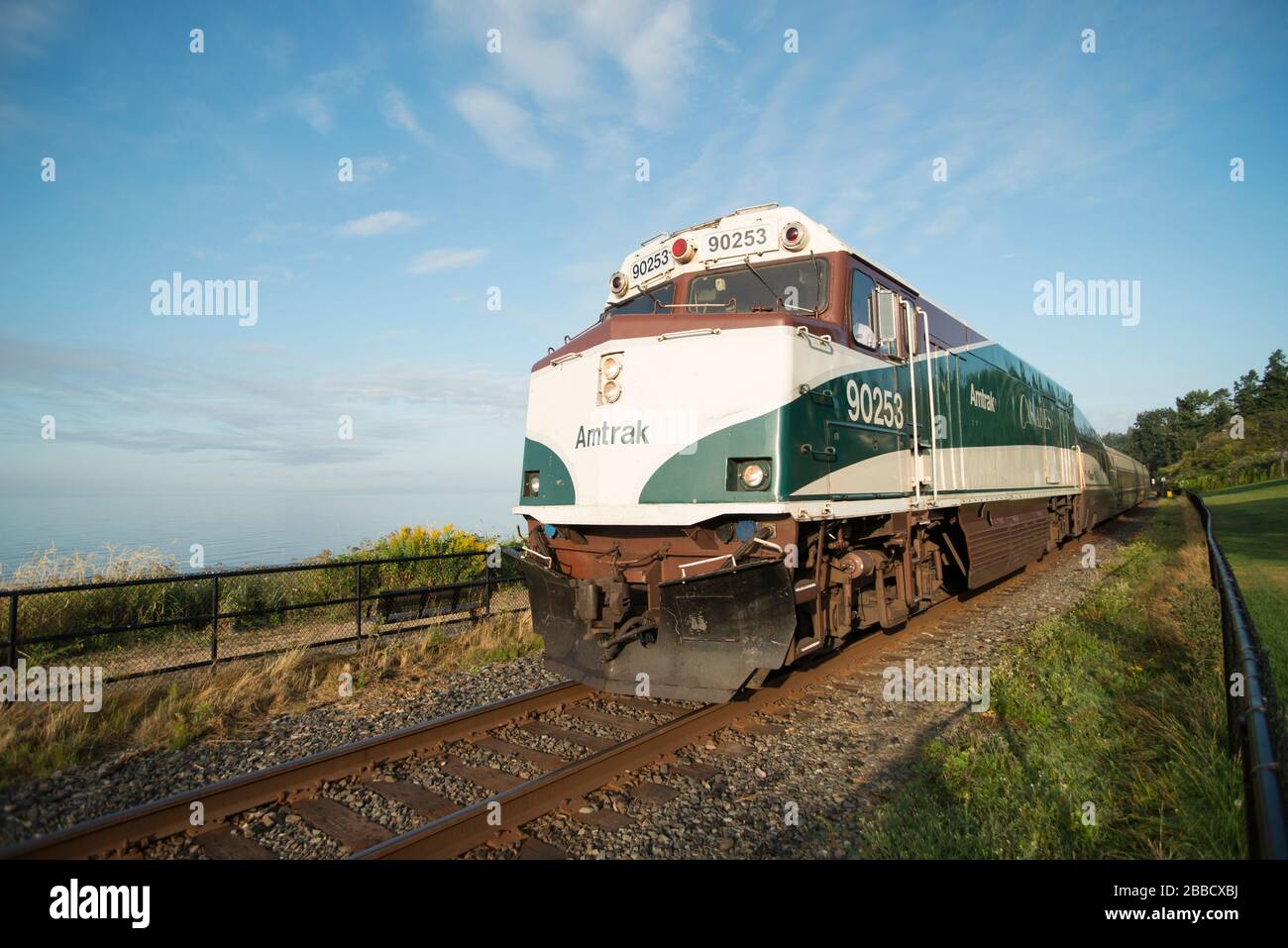 Train Amtrak Cascades à White Rock, Colombie-Britannique, Canada Banque D'Images