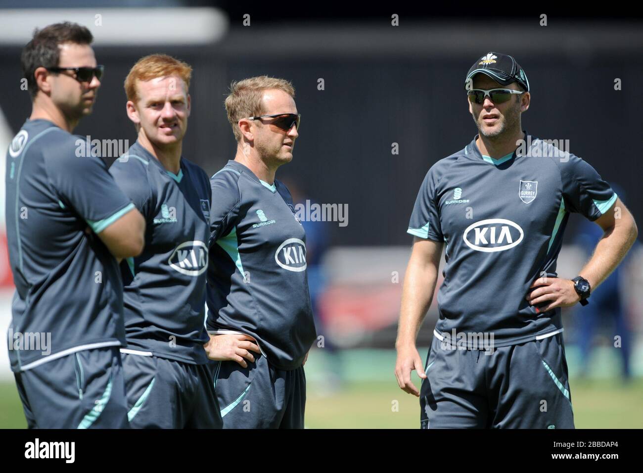 (De gauche à droite) Surrey Physio Alex Tysoe, entraîneurs David court, Alistair Brown et entraîneur-chef Stuart Barnes Banque D'Images