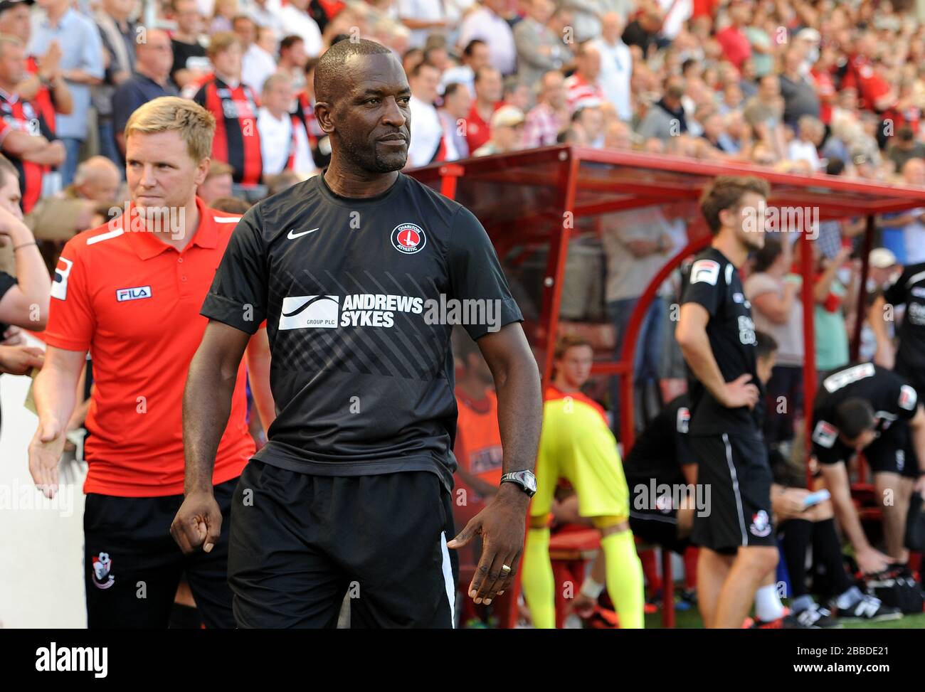 Charlton Athletic Manager Chris Powell (à droite) avec Eddie Howe, directeur de Bournemouth Banque D'Images