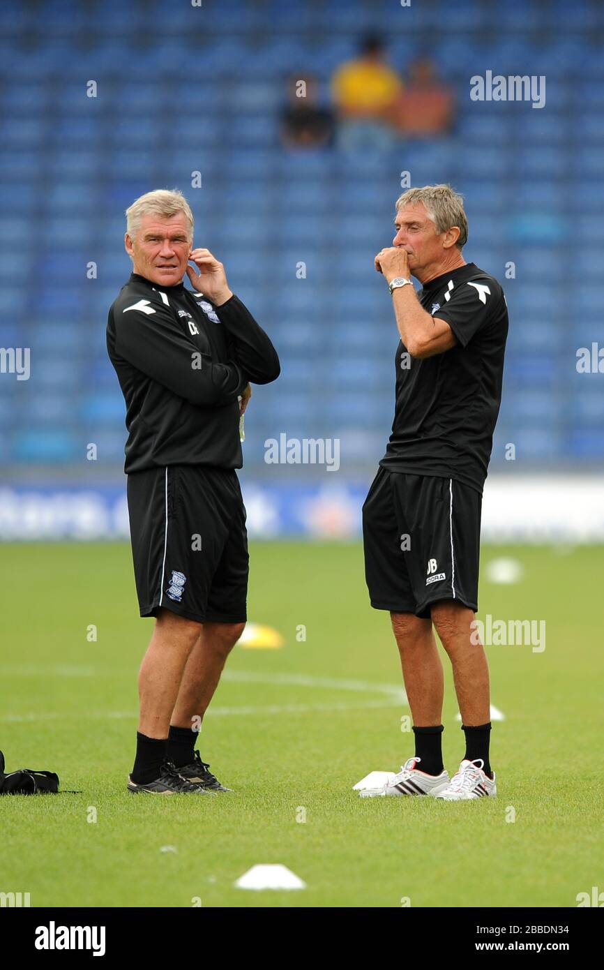 Le premier entraîneur d'équipe de Birmingham City, Derek Fazackerley (à gauche) et le gestionnaire de kit, Denis Butler (à droite) Banque D'Images