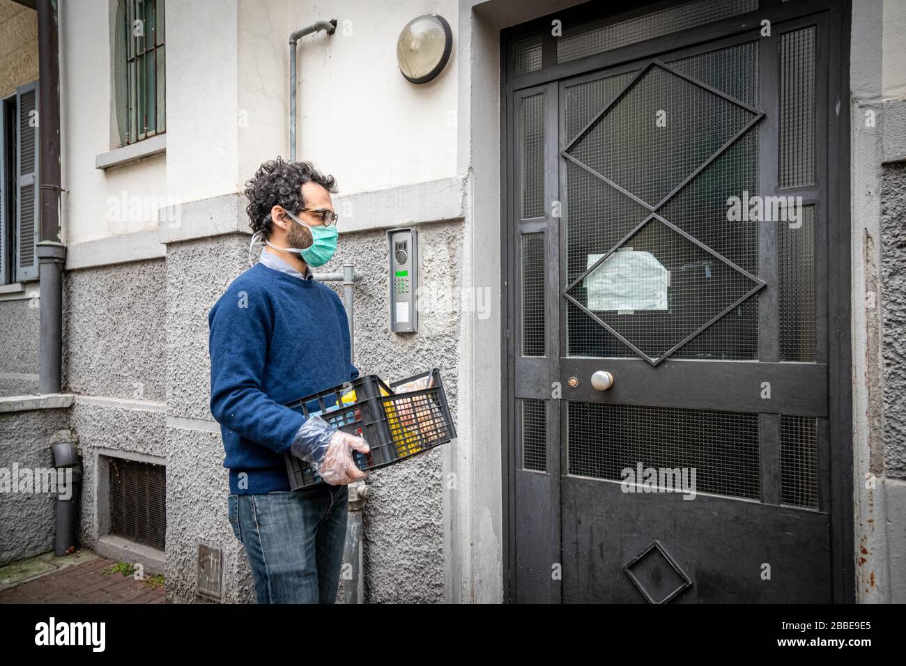 Milan, Italie. 31 mars 2020. Milan - urgence de Coronavirus - "LES DÉPENSES SUSPENDUES DE L'AGRICULTEUR" par Coldiretti. Des colis de solidarité seront envoyés par les agriculteurs de Campagna Amica aux familles nécessiteuses. Les premiers colis ont été préparés sur le marché de Porta Romana, à partir de demain, il sera possible pour les citoyens de donner des biens pour des colis de solidarité suspendus. (Marco Passaro/Fotogramma, Milan - 2020-03-31) crédit: Independent photo Agency SRL/Alay Live News Banque D'Images