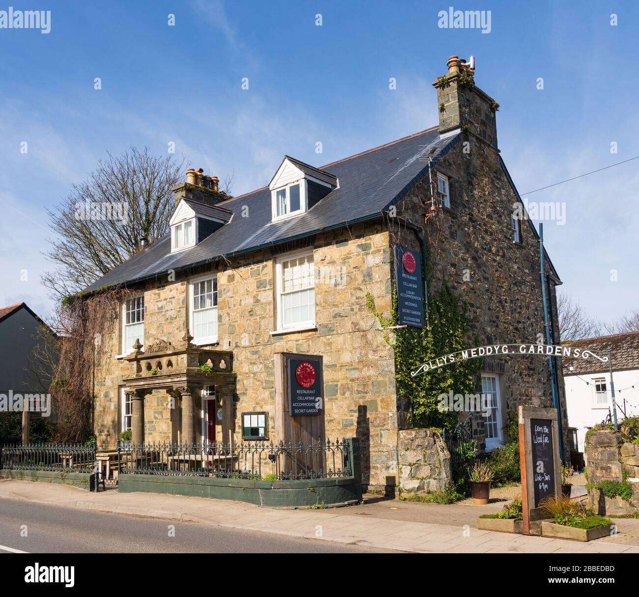 Extérieur de l'hôtel et restaurant Llys Meddyg à Newport, Pembrokeshire. Pays de Galles. ROYAUME-UNI Banque D'Images