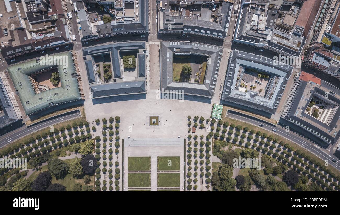 Vue aérienne sur Schlossplatz et les bâtiments du palais de Karlsruhe, Allemagne. Banque D'Images