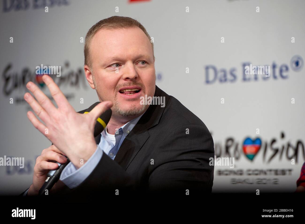 Après le concours Eurovision: Stefan RAAB met un spectacle de remplacement à la télévision. Photo d'archive : Stefan Raab, présentateur de télévision et membre du jury, portrait, portrait, image unique, motif unique coupé, conférence de presse, conférence de presse, finale de « notre Star pour Bakou » pour le concours Eurovision Song 2012 à Bakou/Azerbaidjan, Das Erste/ARD, enregistré à KÌ ln, 16 février 2012. å | utilisation dans le monde entier Banque D'Images