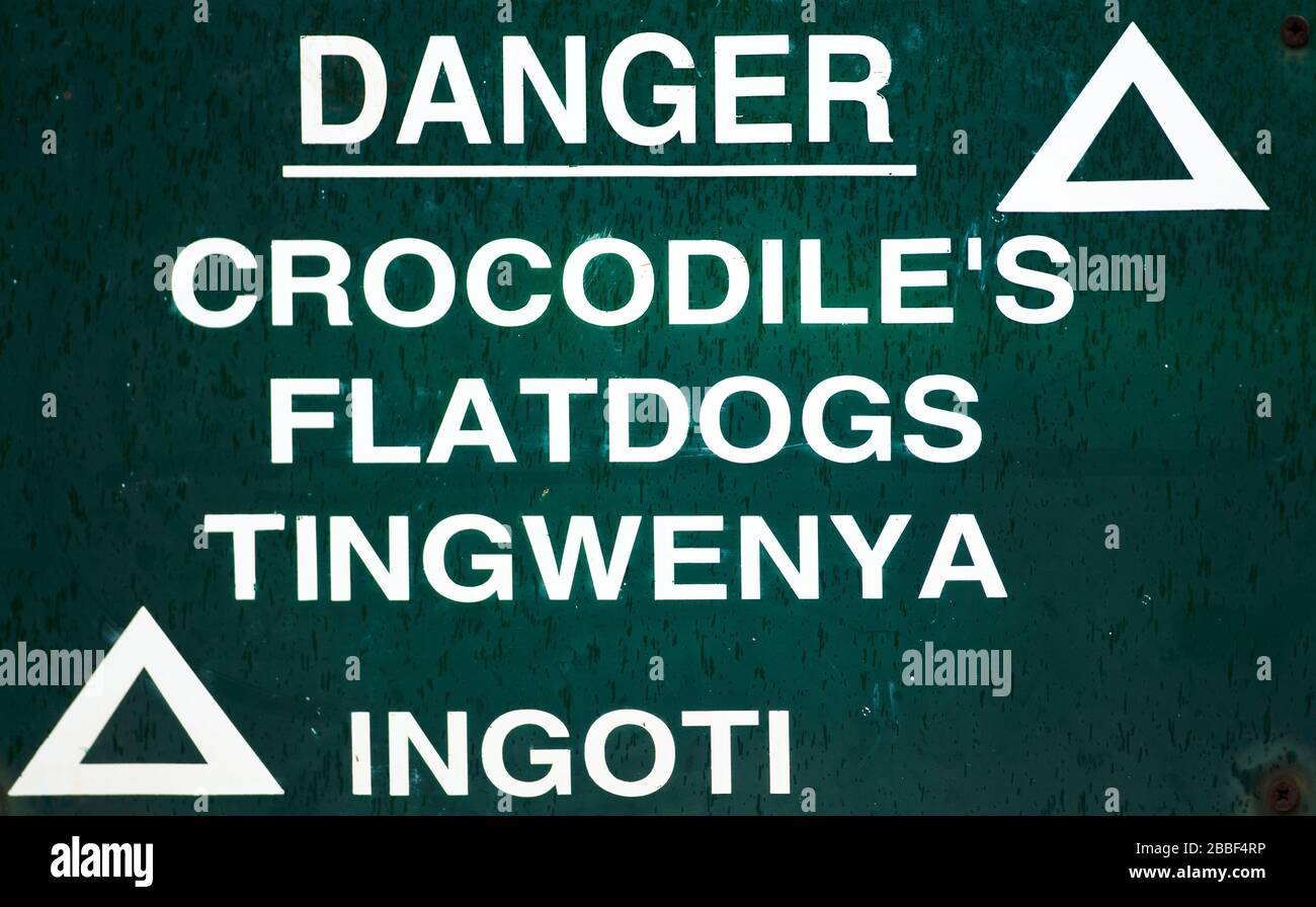 Avertissement de signe de danger des crocodiles dans le sanctuaire de la faune de Militane, Eswatini (Swaziland) Banque D'Images