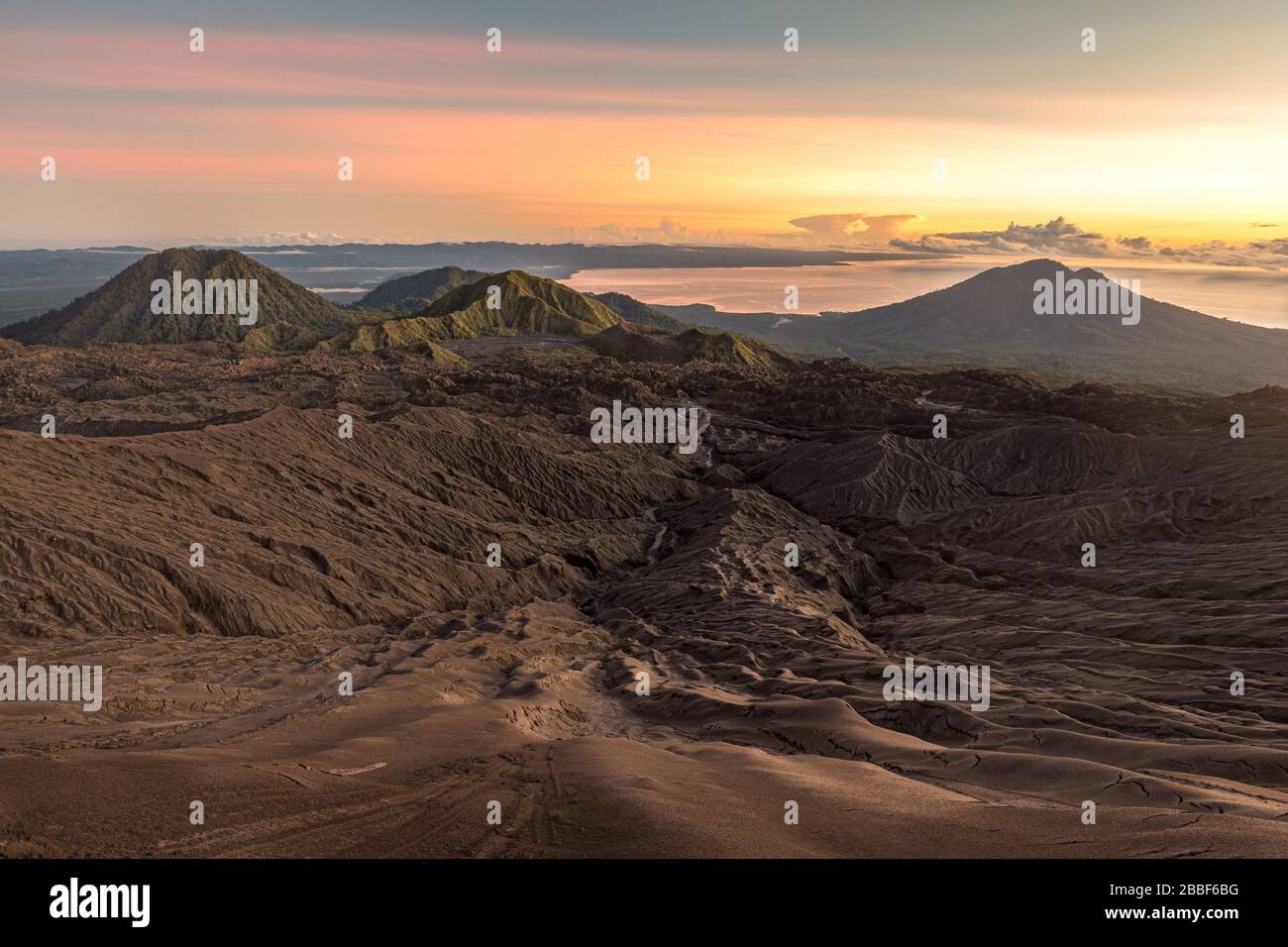 Paysage autour du volcan Dukono, Halmahera, Indonésie Banque D'Images