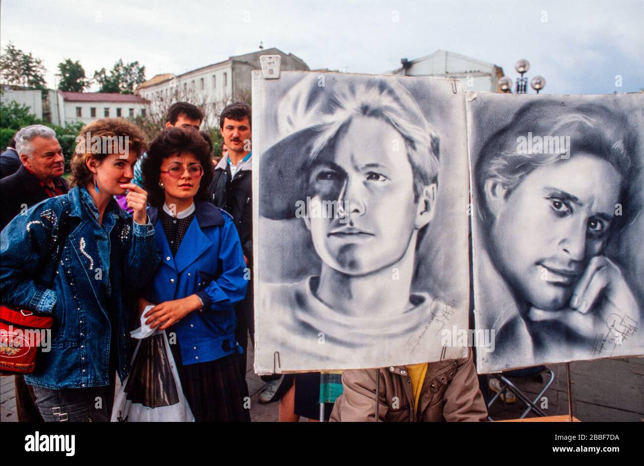 Artistes faisant des portraits de rue, Moscou, mai 1990. Banque D'Images