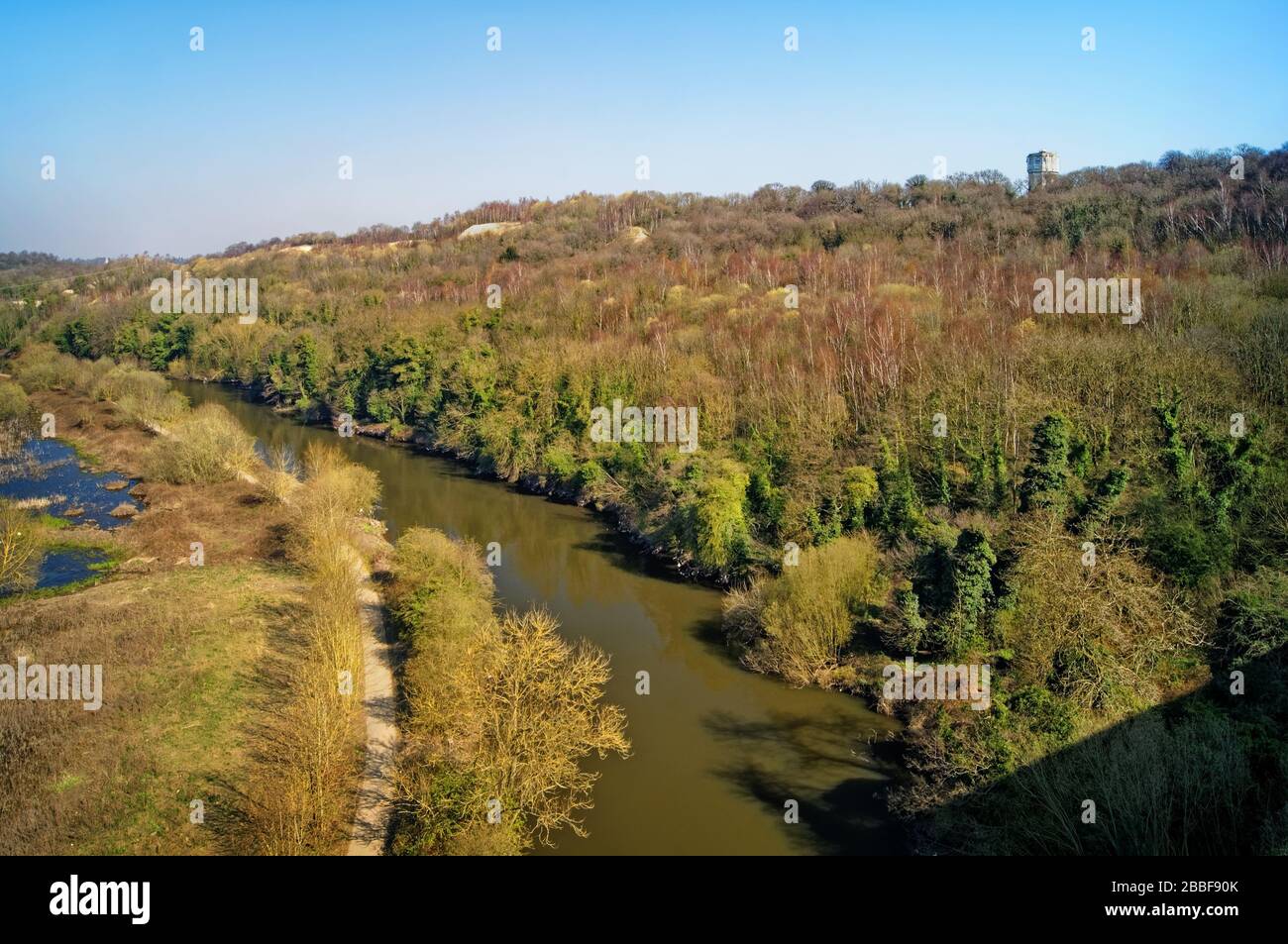 Royaume-Uni, Yorkshire du Sud, Conisbrough, vue sur la rivière Don de Conisbrough Viaduc Banque D'Images