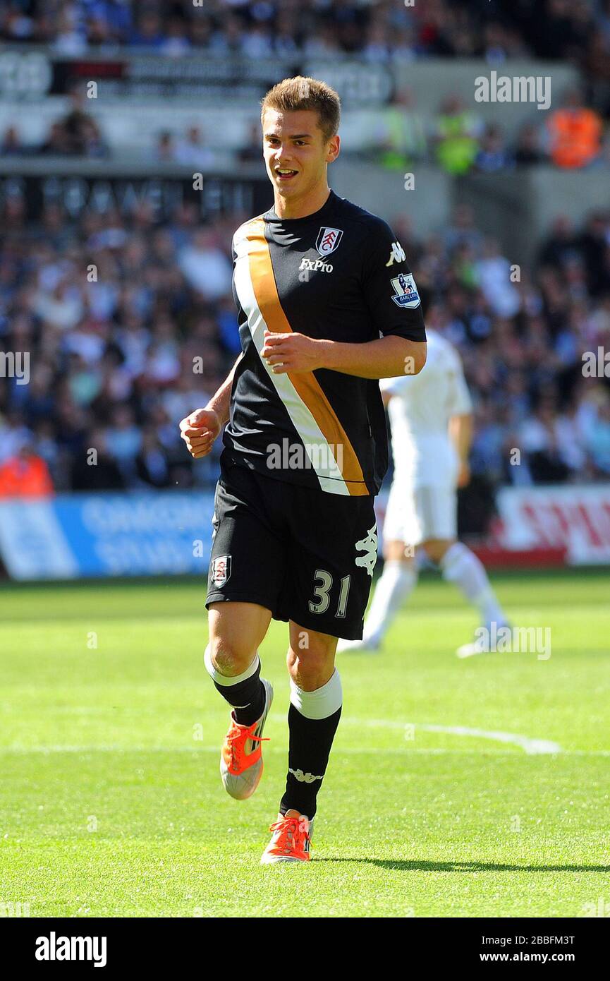 Alexander Kacaniklic de Fulham célèbre après avoir marqué un but au cours de la première moitié du match de la Barclays Premier League au Liberty Stadium, Swansea. Banque D'Images