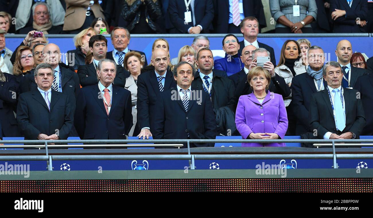 (De gauche à droite) le vice-président du CIO, Thomas Bach, le président du CIO, Jacques Rogge, le président de l'UEFA, Michel Platini, la chancelière allemande, Angela Merkel, et le président allemand de la fédération de football, Wolfgang Niersbach Banque D'Images