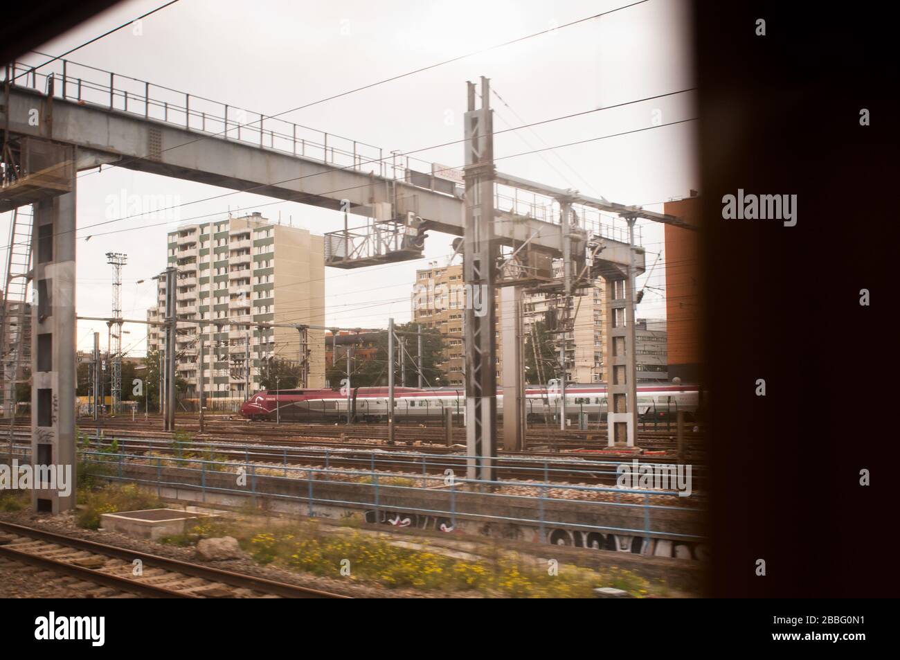 Paris 18ème vue du train en mouvement arrivant à Paris Gare du Nord. Paris, France Banque D'Images