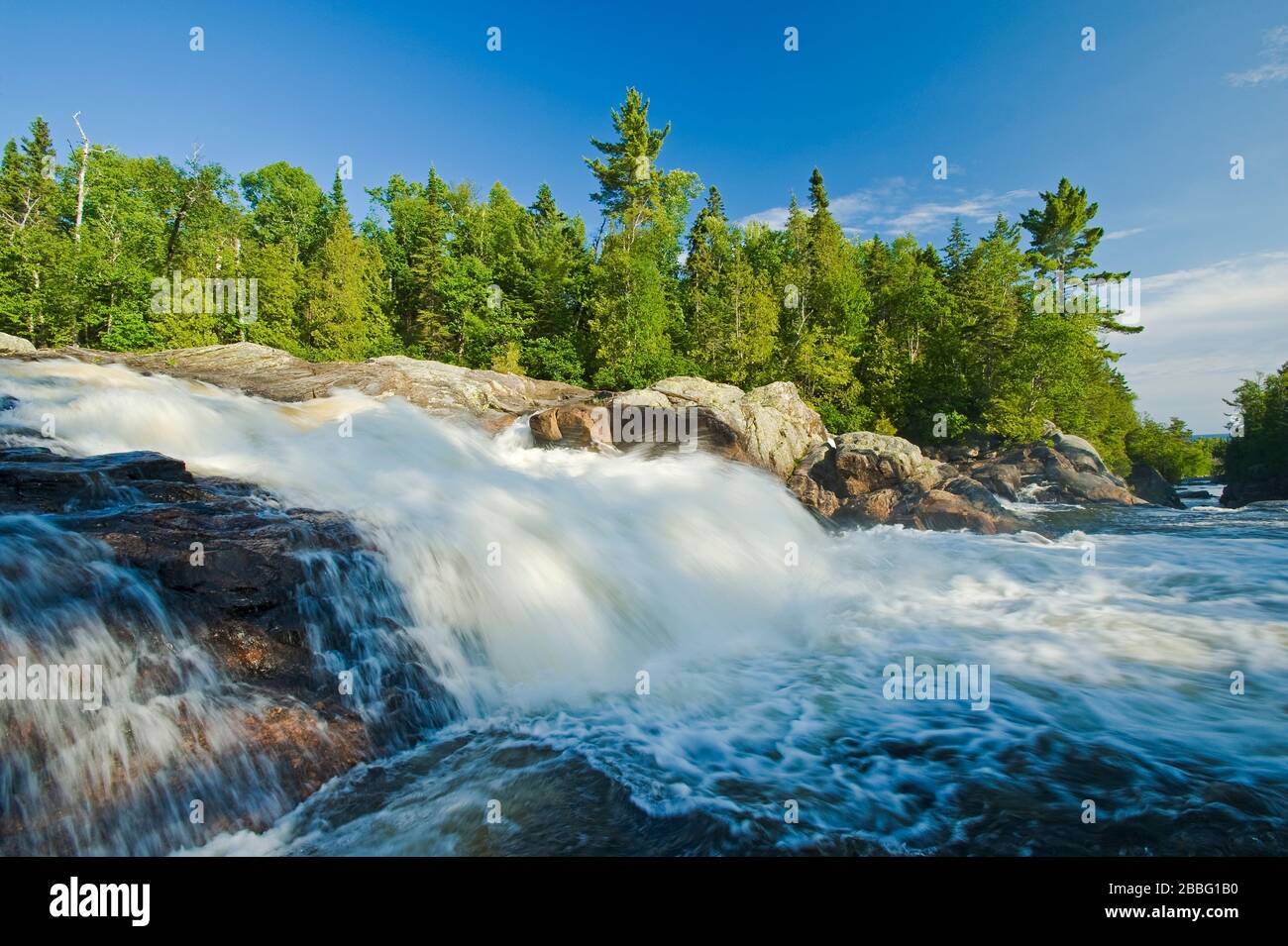 Chutes d'eau, rivière Sand, parc provincial du lac supérieur, Ontario, Canada Banque D'Images
