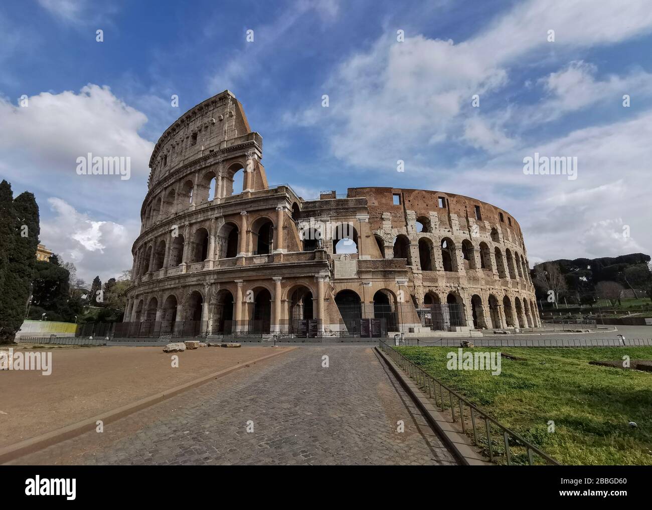 Italie, Rome, 30 mars 2020. Une zone vide du Colisée pendant le verrouillage du coronavirus en Italie photo Fabio Mazzarella/Sintesi/Alay stock photo Banque D'Images