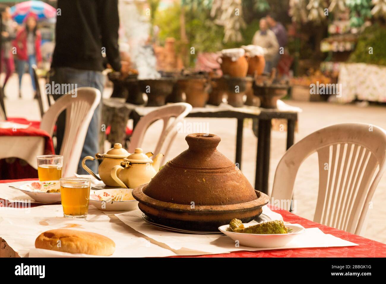 Le restaurant tagine & Tanjia Popots propose deux spécialités