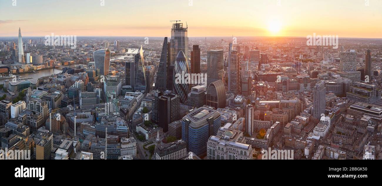 Ville de Londres au coucher du soleil. 52 Lime Street - The Scalpel, Londres, Royaume-Uni. Architecte : Kohn Pedersen Fox Associates (KPF), 2018. Banque D'Images